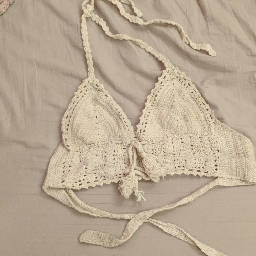 Kendall & Kylie crochet crop top
